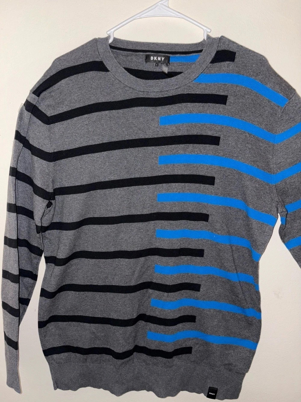 DKNY Men's Gray & Blue Striped Crewneck Size Large